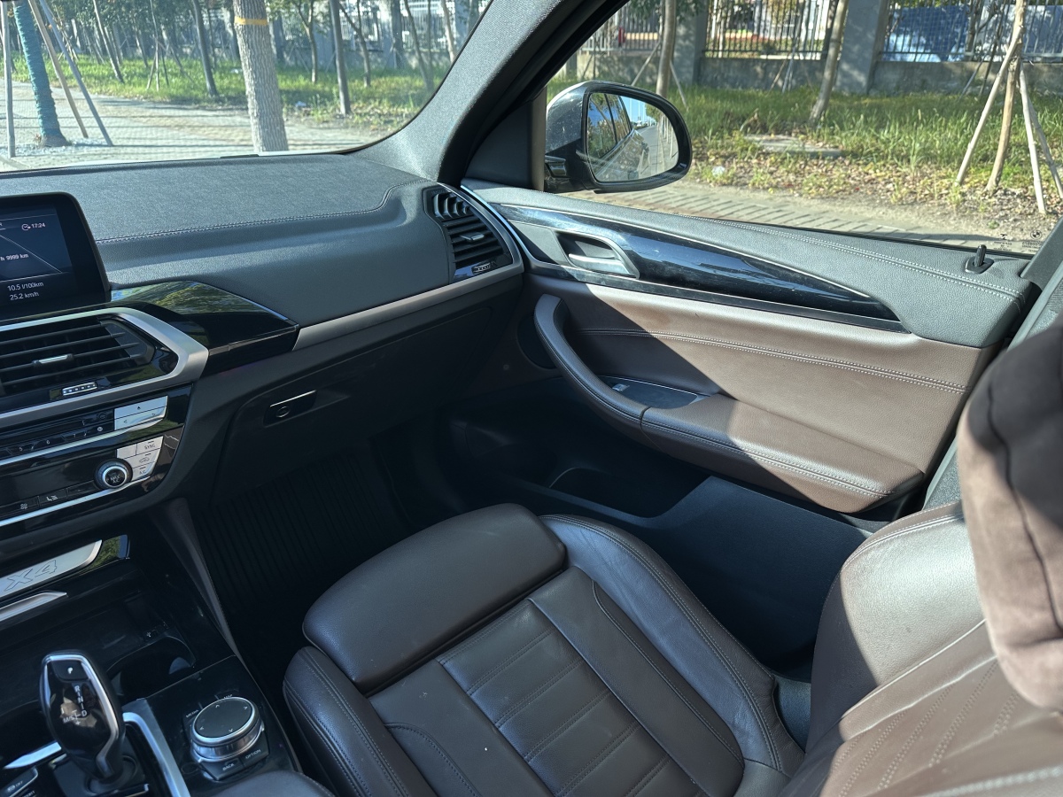 BMW X4 M 2018 immagine di auto #16