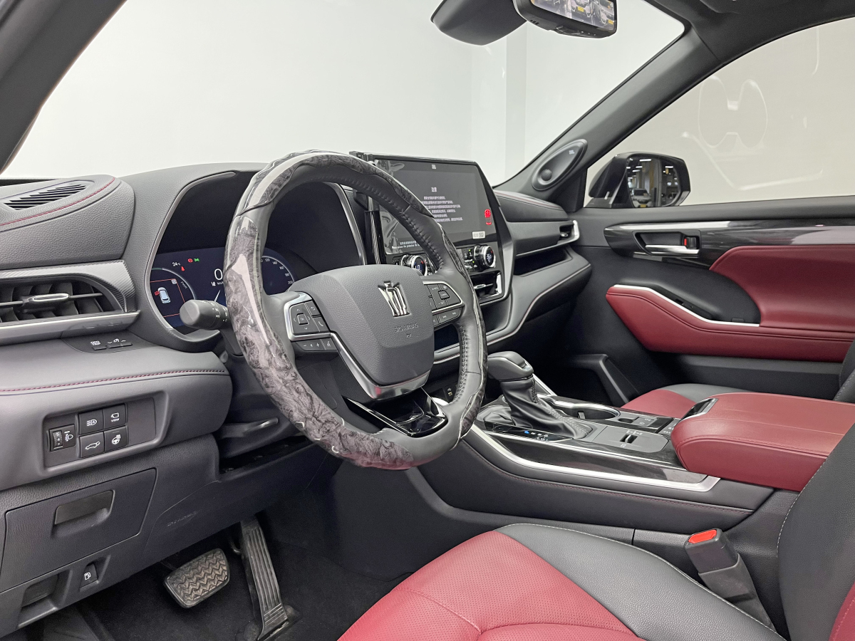 Toyota Crown Kluger 2024 immagine di auto #16