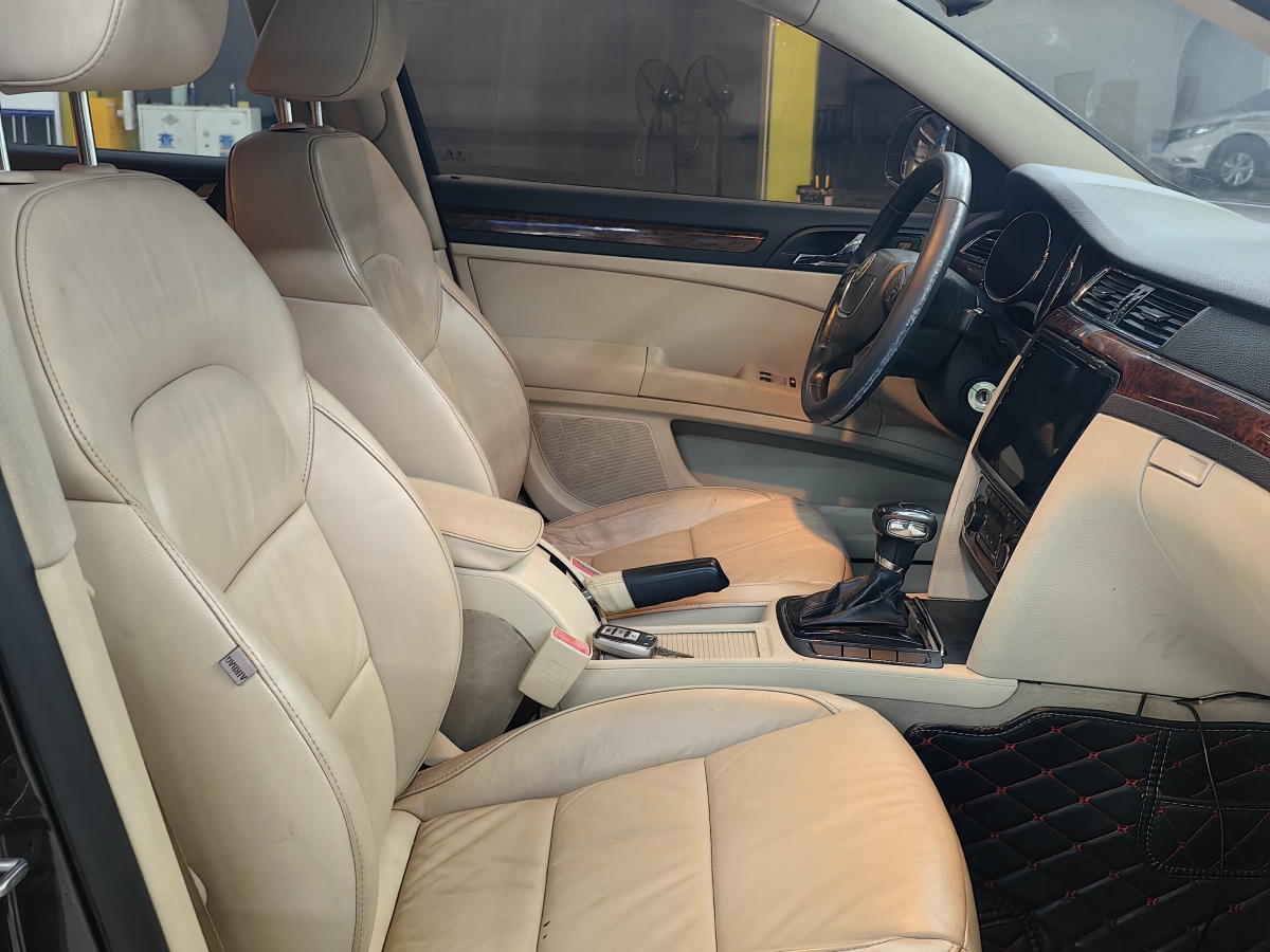 Skoda Superb 2010 car image #16