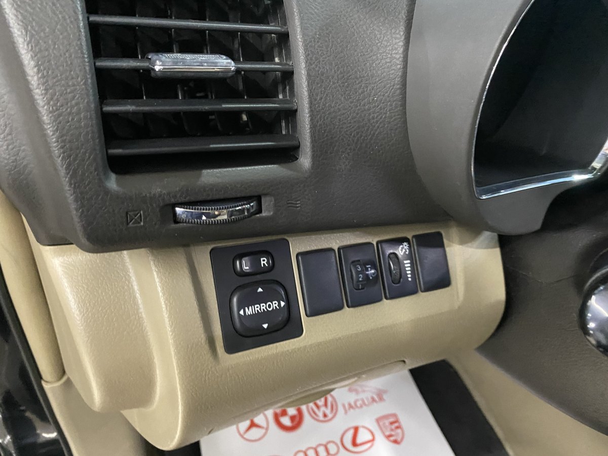 Toyota Highlander (Imported) 2011 car image #16