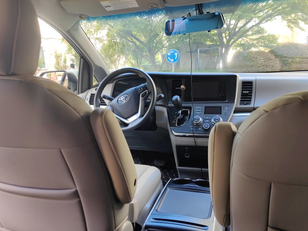 Toyota SIENNA 2015 #16 Toyota SIENNA 2015 car image #16