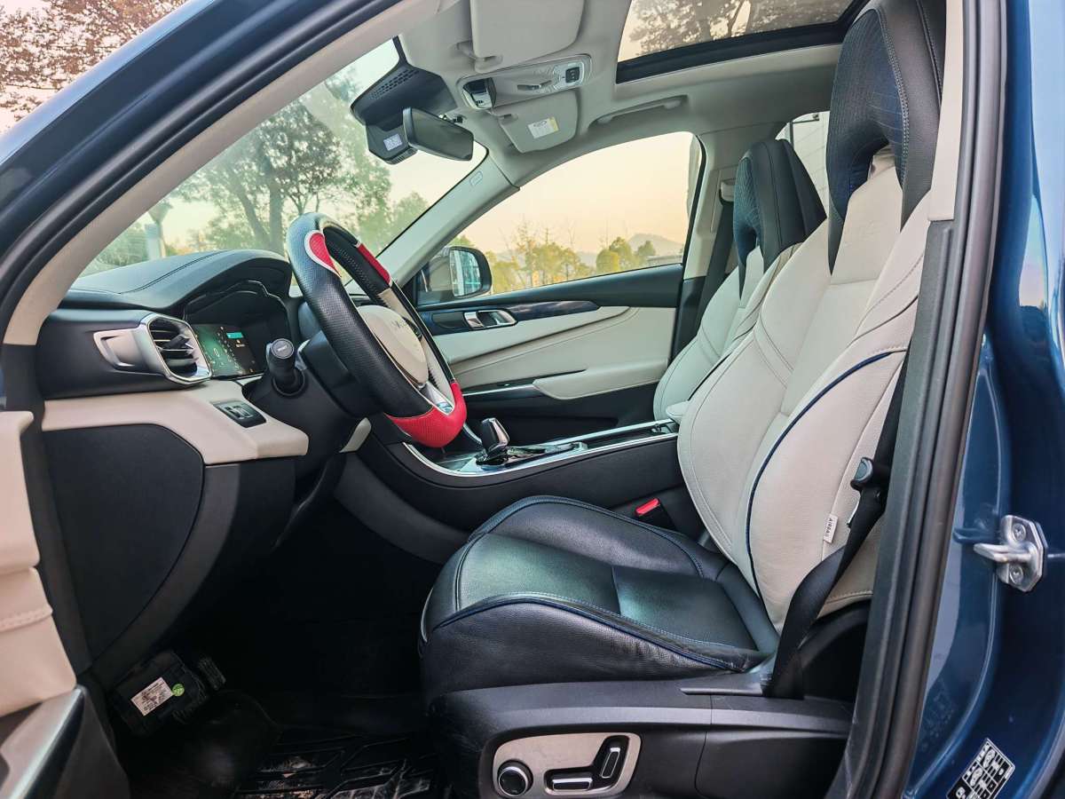 Lynk & Co 01 2019 car image #16