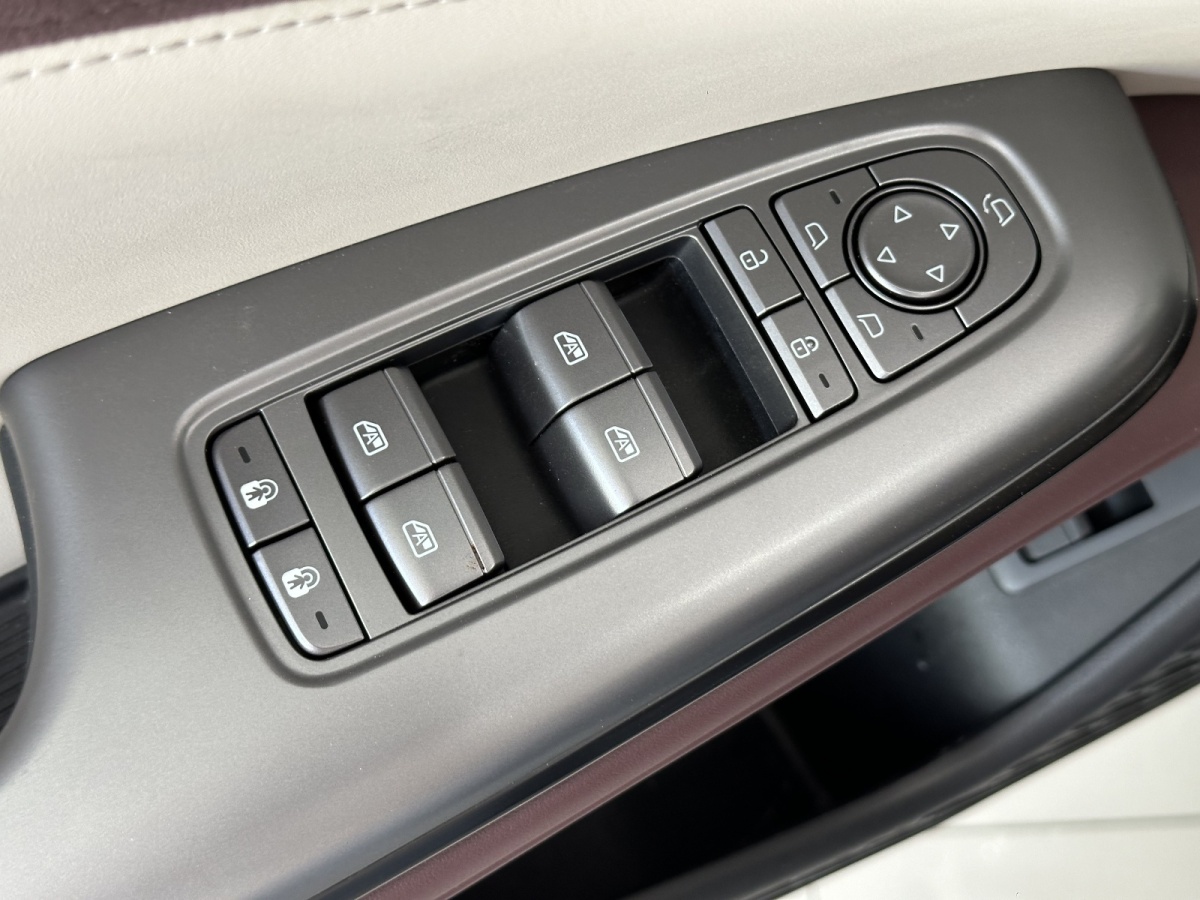 BYD Seal 07 DM-i 2025 car image #16