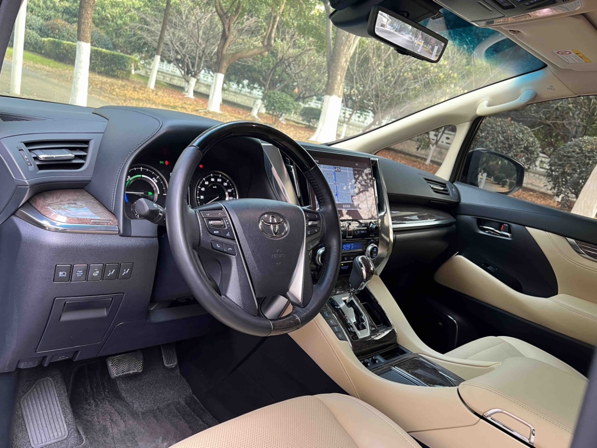Toyota Alphard 2023 изображение автомобиля #16