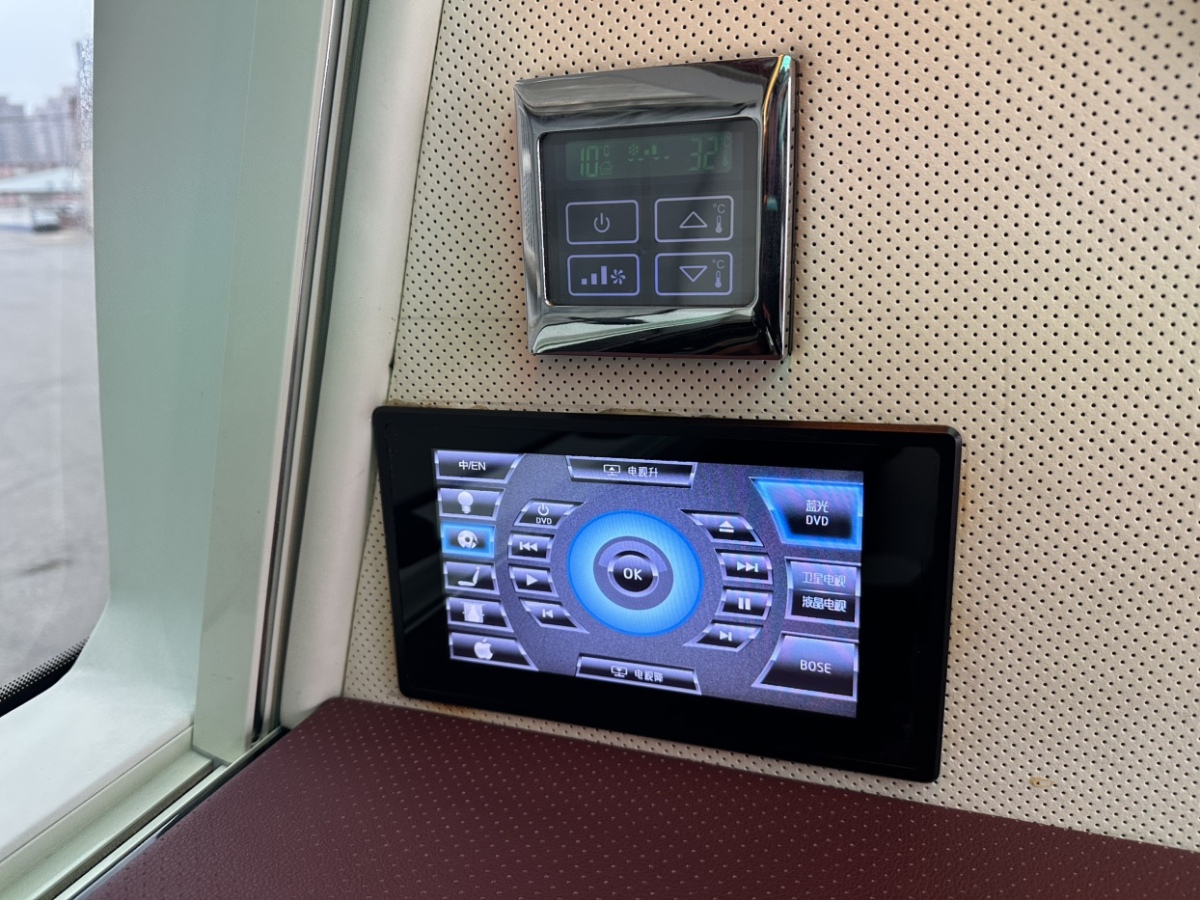 Ford E350 2017 #16 Ford E350 2017 car image #16