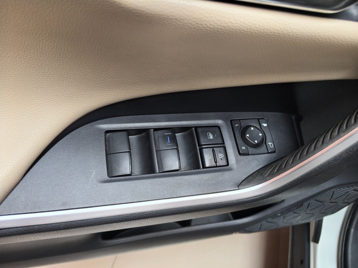 Toyota RAV4 2020 car image #16