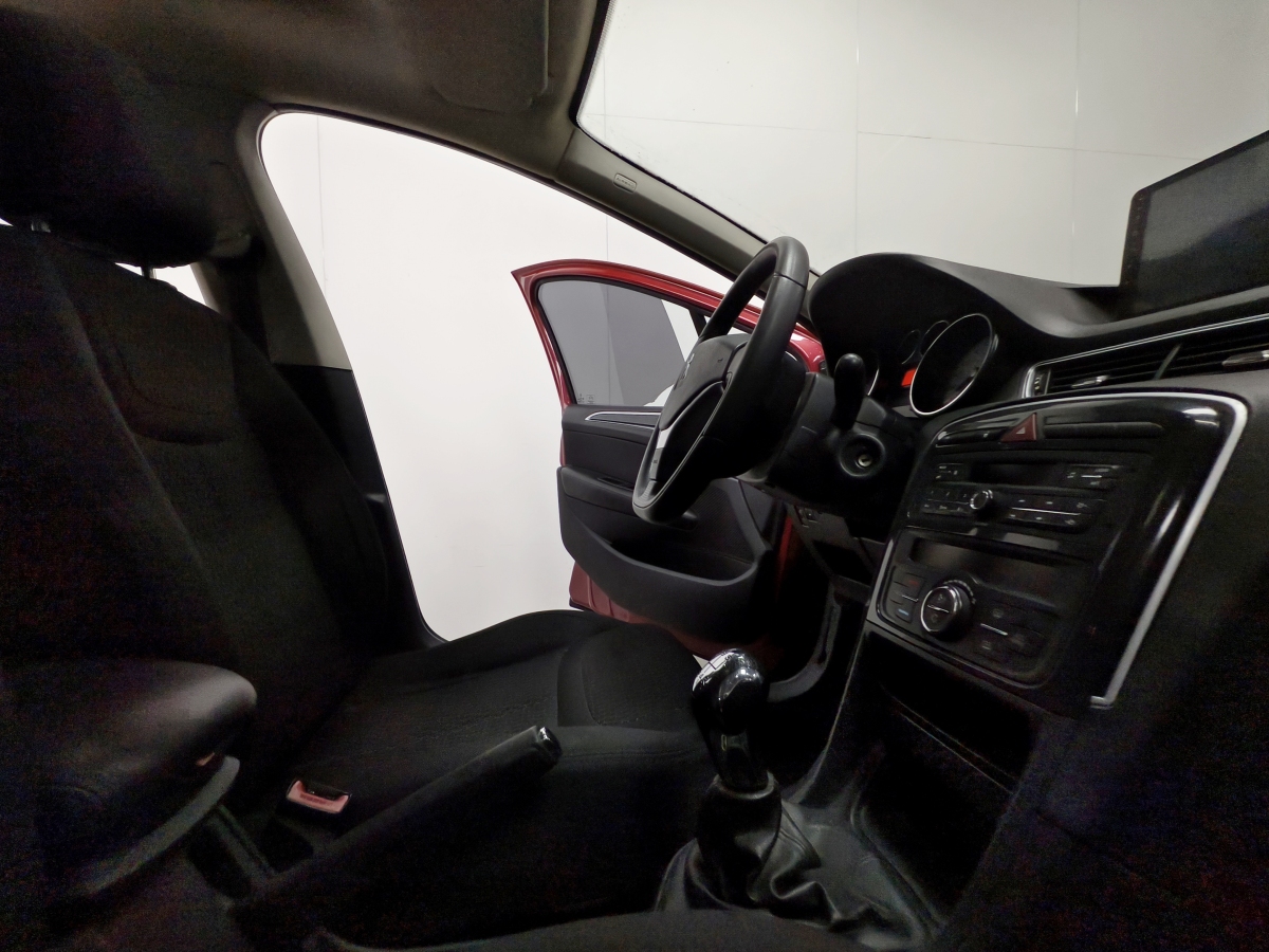 Peugeot 308 2014 car image #16