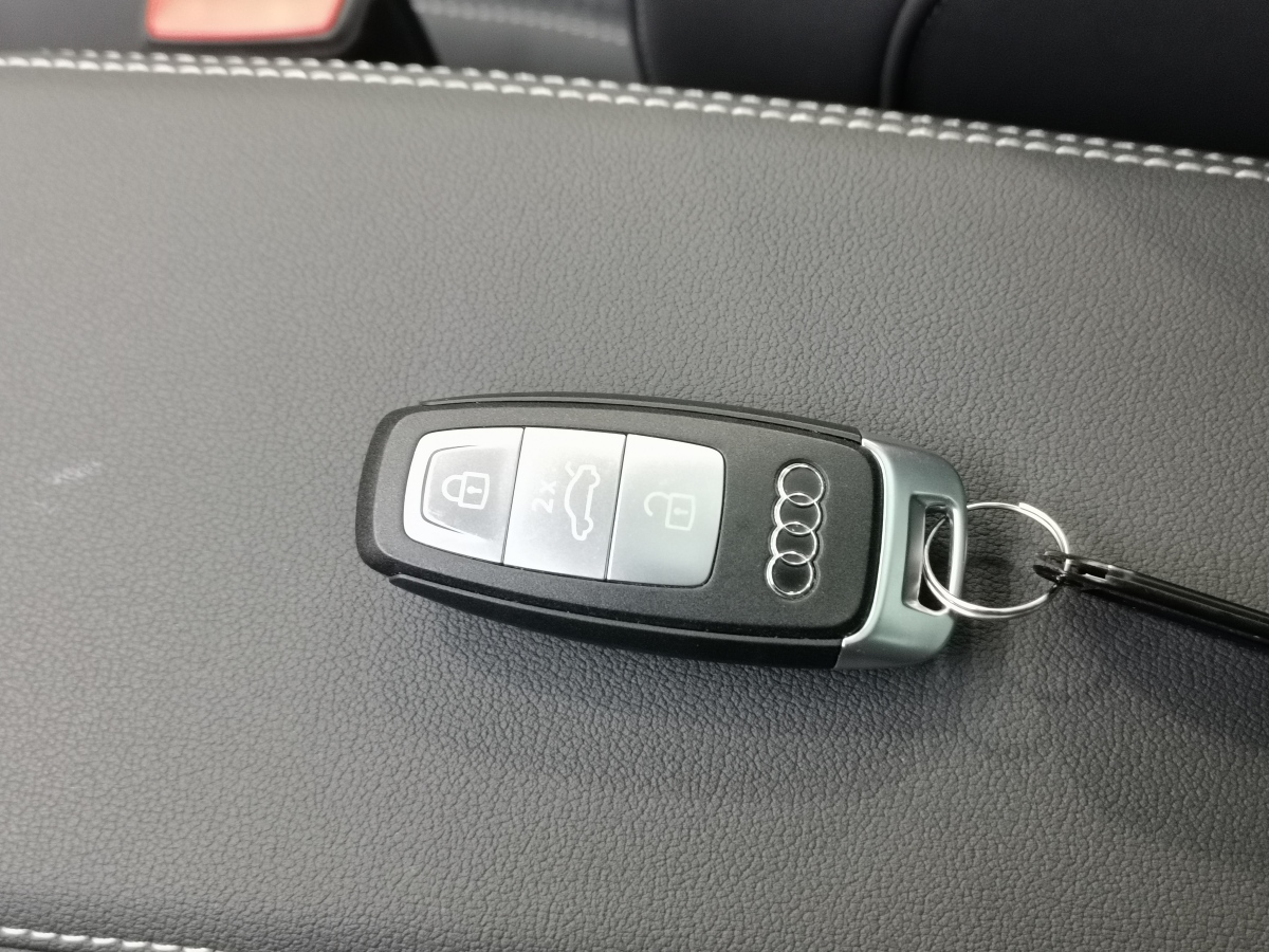 Audi Q5 e-tron 2023 صورة سيارة #16