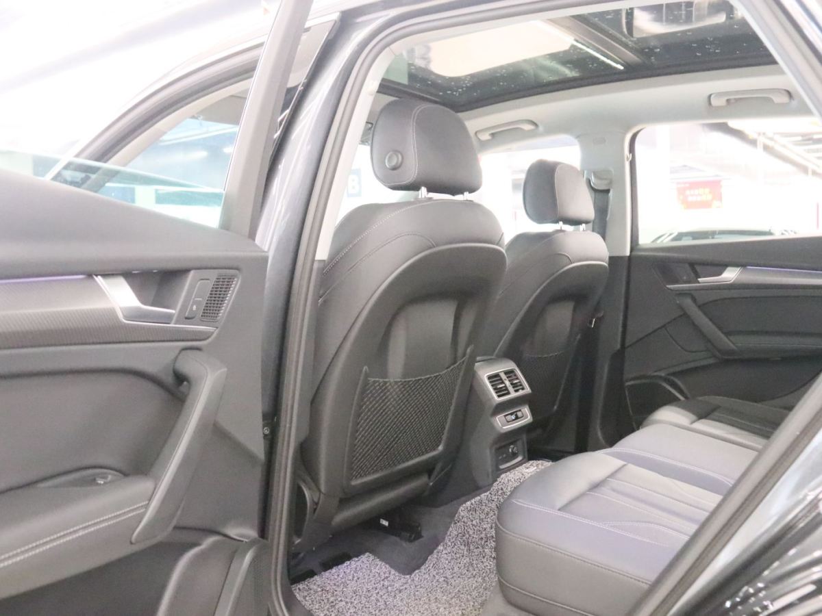 Audi Q5L 2021 car image #16