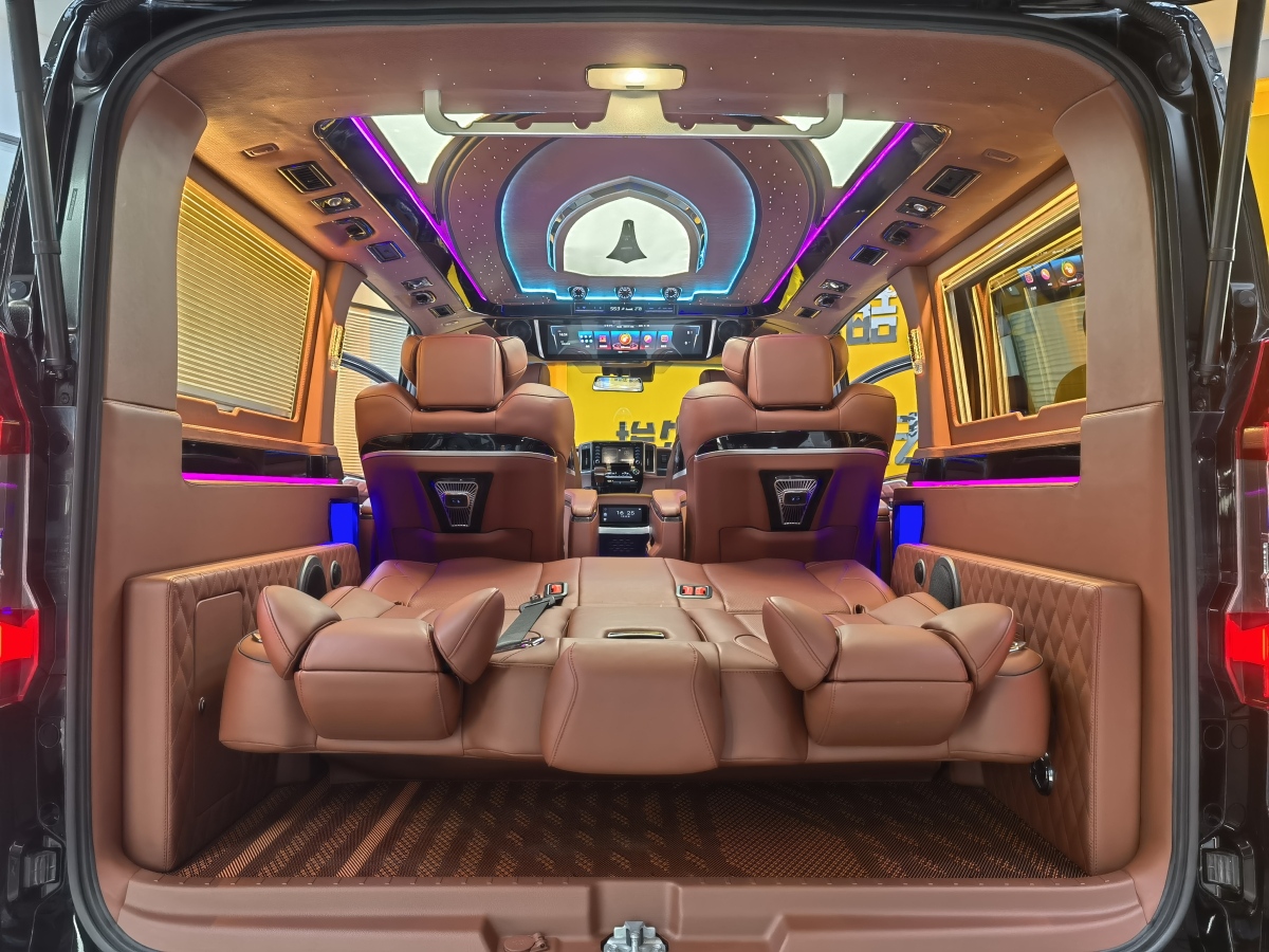 Toyota Granvia 2024 car image #16