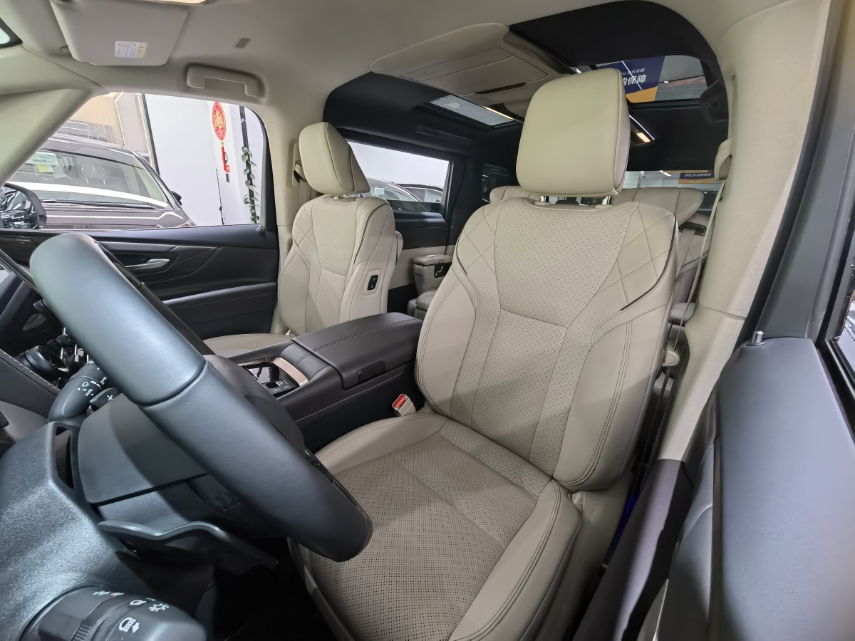 Toyota Alphard 2024 car image #16