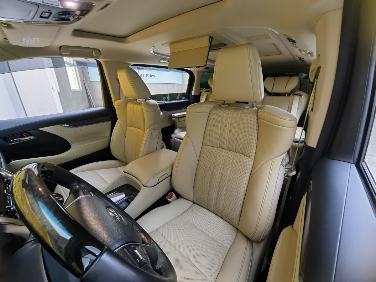 Toyota Vellfire 2023 car image #16