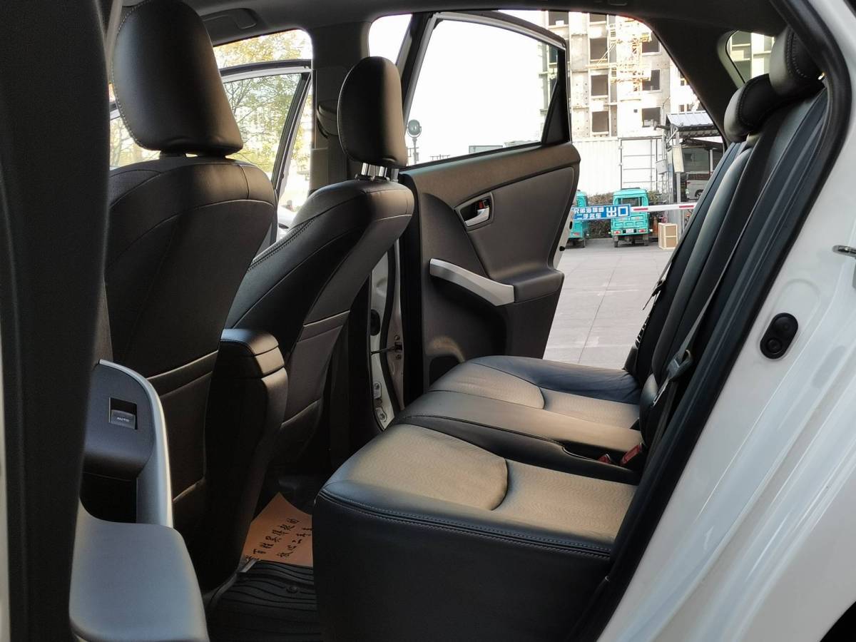 Toyota Prius 2015 car image #16