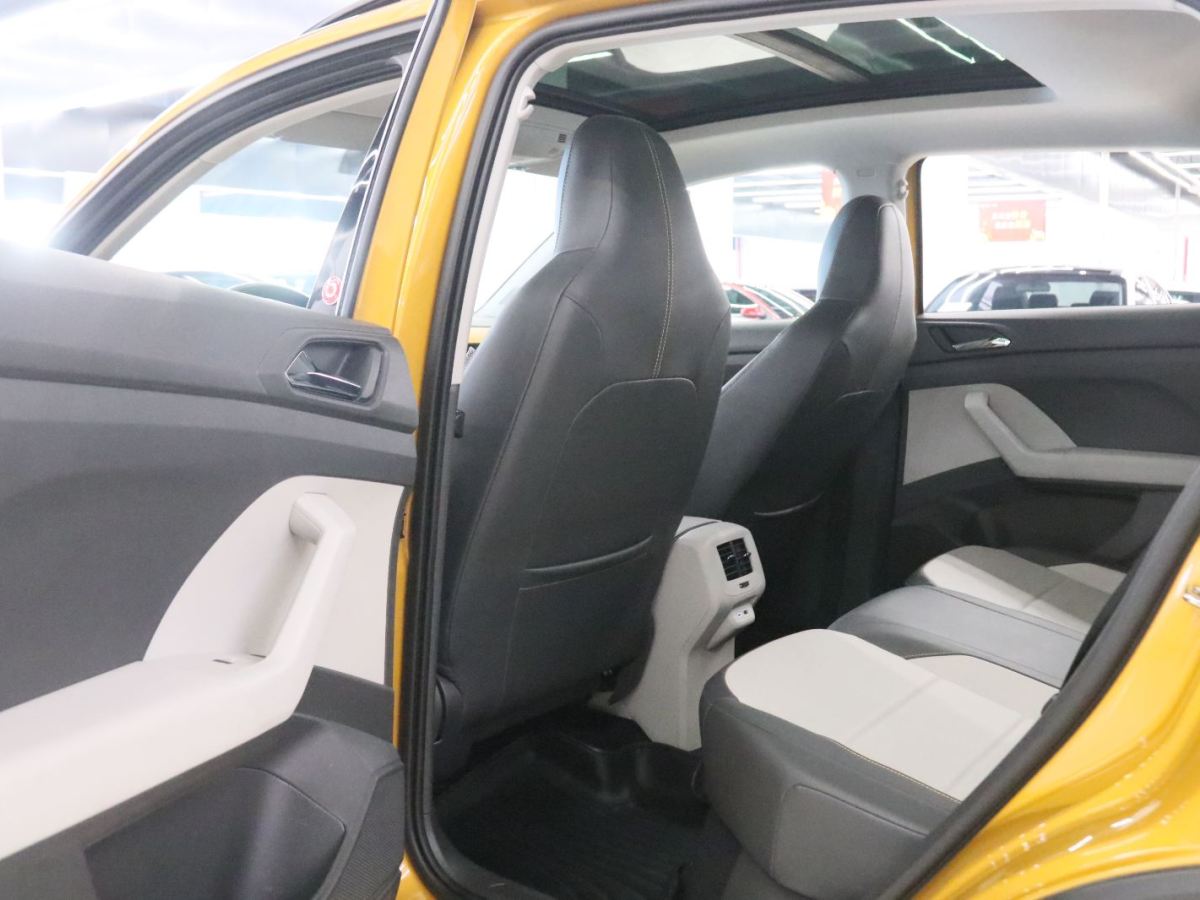 Volkswagen T-Cross 2022 car image #16
