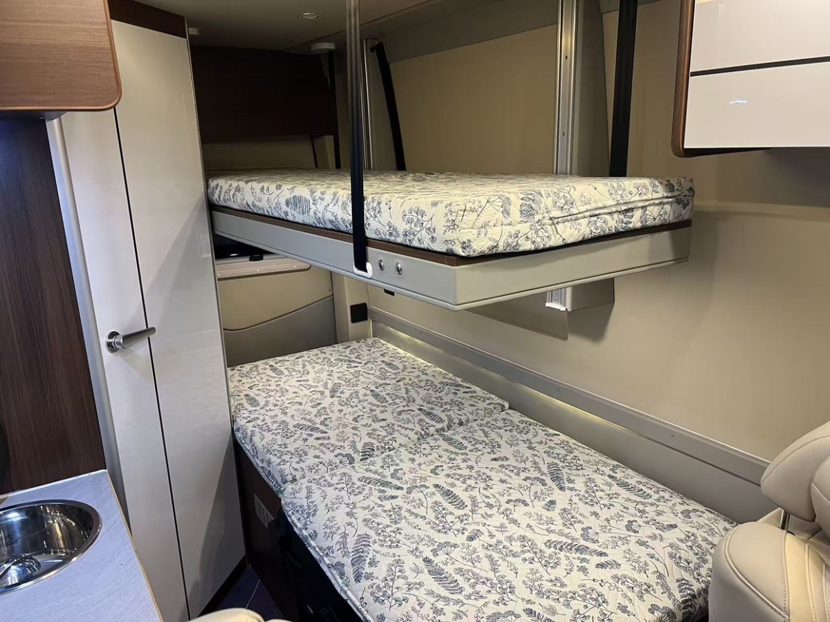 Mercedes-Benz Sprinter 2017 car image #16