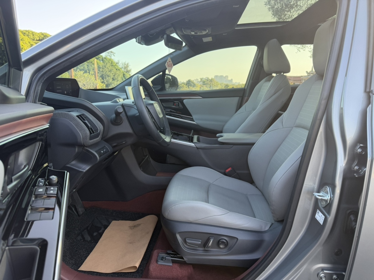 Toyota bZ4X 2022 изображение автомобиля #16