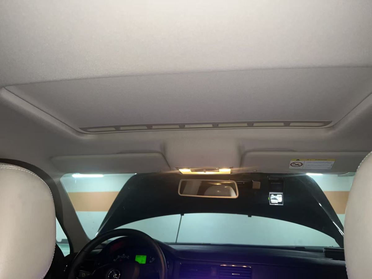 Skoda Rapid 2017 immagine di auto #16