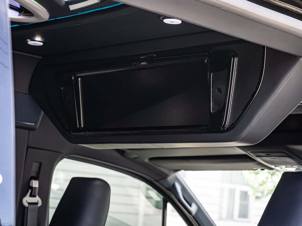 Toyota Hiace 2024 car image #16