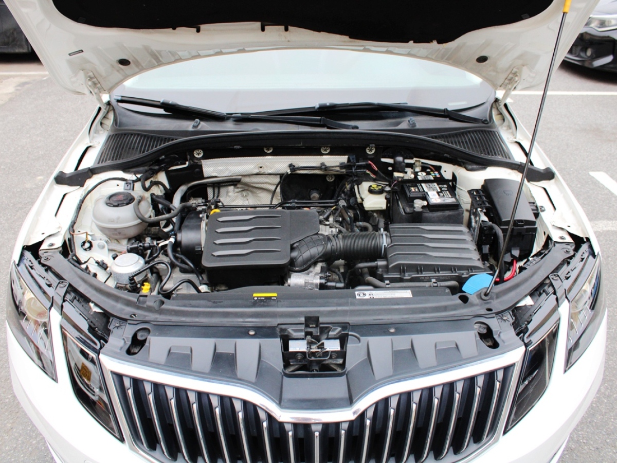 Skoda Octavia 2020 car image #16