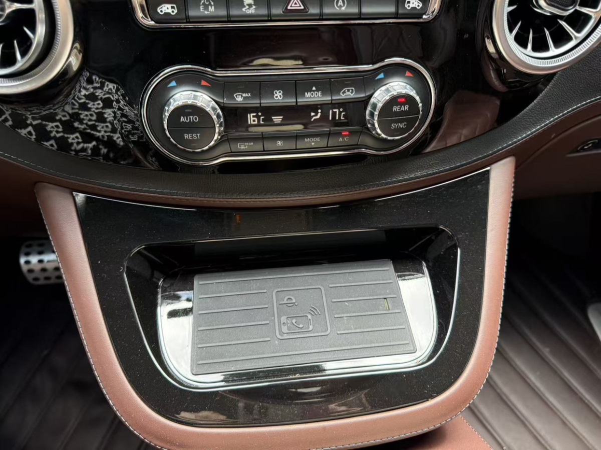 Mercedes-Benz 2019 car image #16