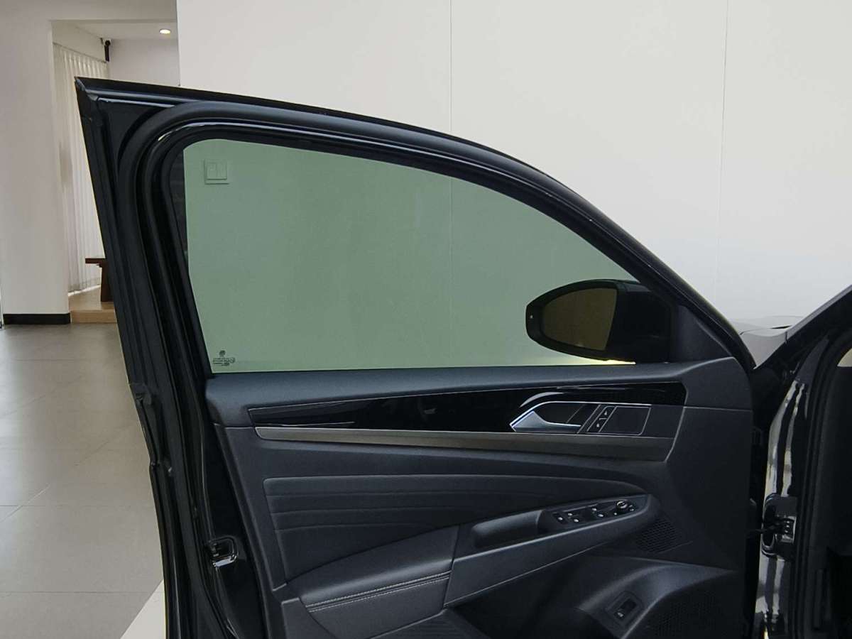 Volkswagen Passat 2020 car image #16