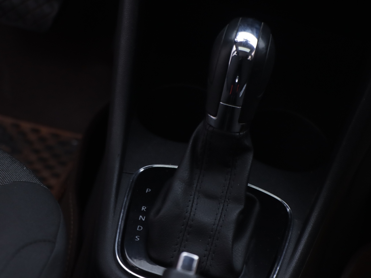 Volkswagen Polo 2018 car image #16