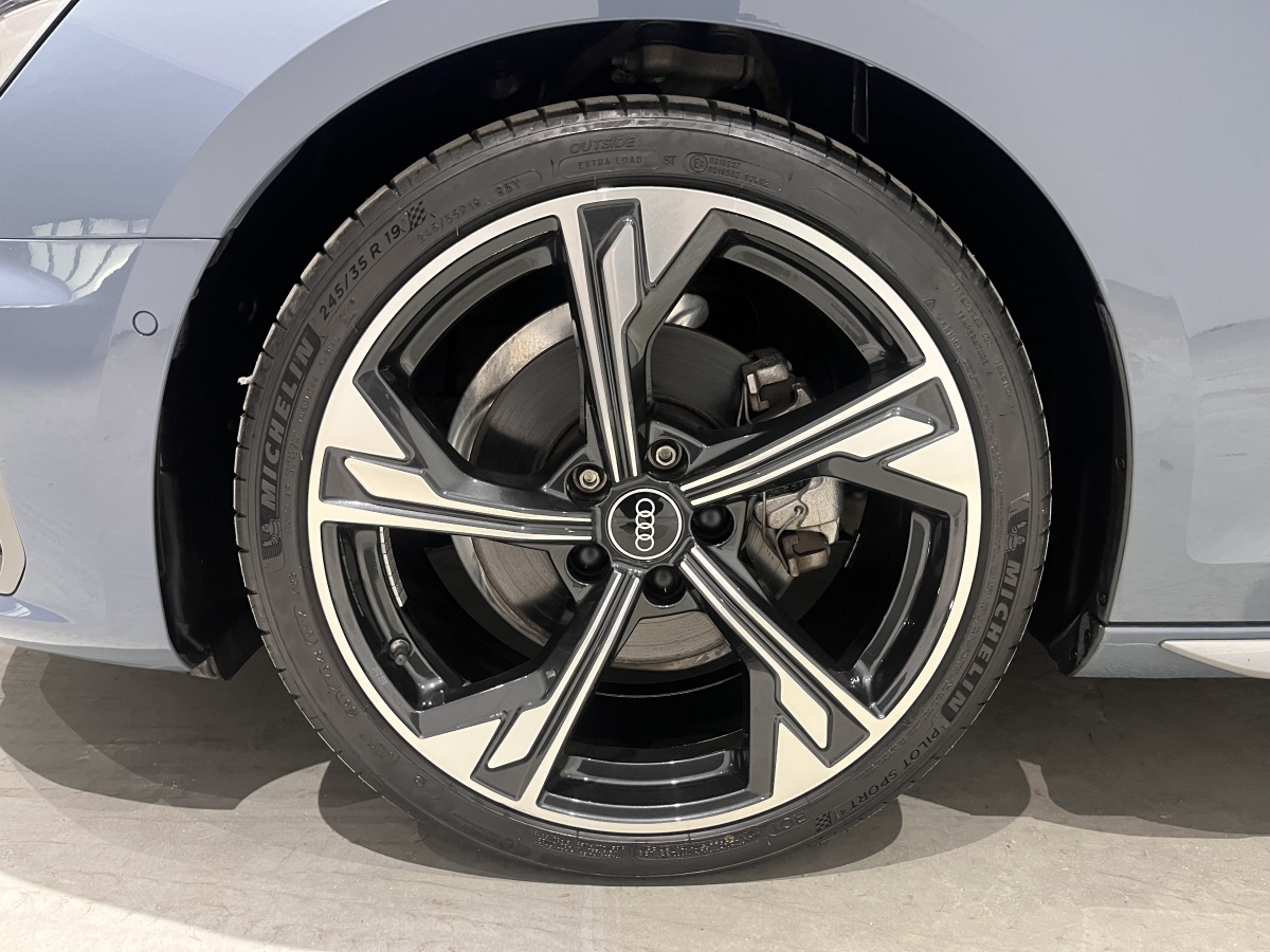 Audi A4L 2022 car image #16