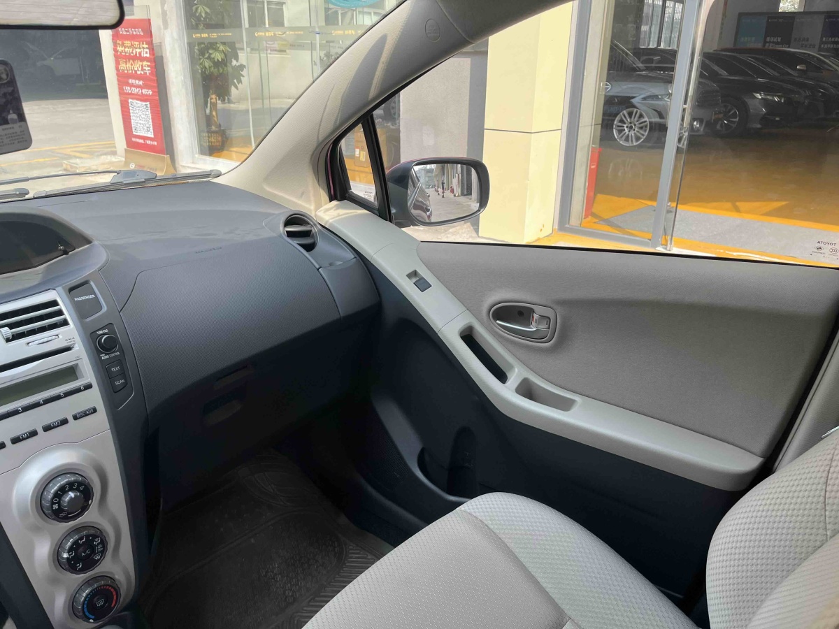 Toyota Yaris 2010 imagem de carro #16