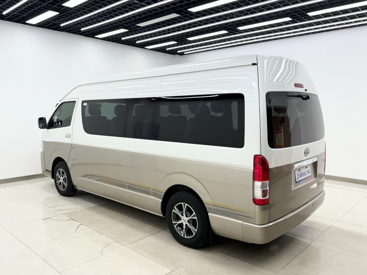 Toyota Hiace 2017 car image #16