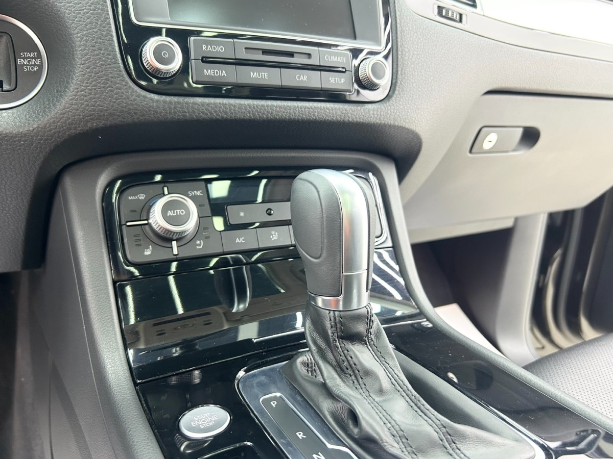 Volkswagen Touareg 2016 car image #16