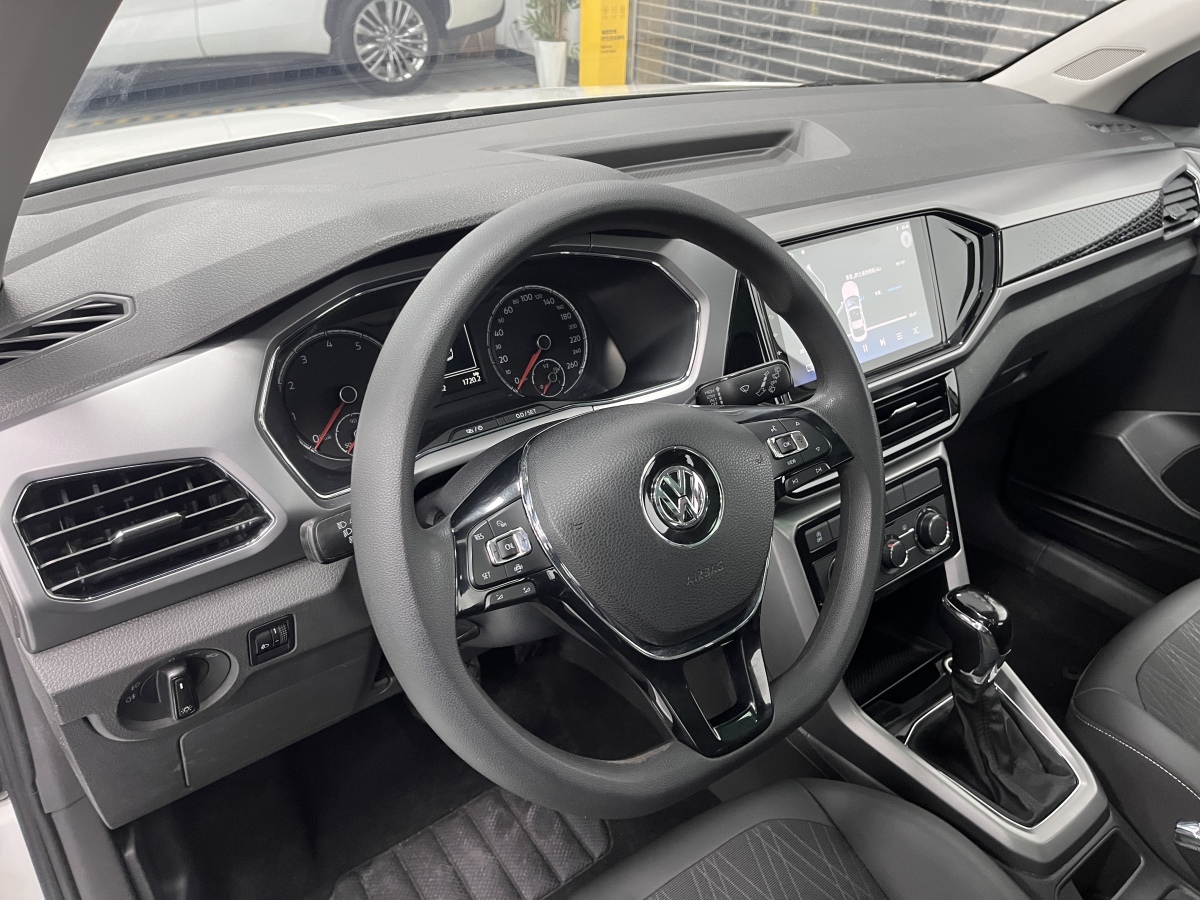 Volkswagen T-Cross 2019 car image #16