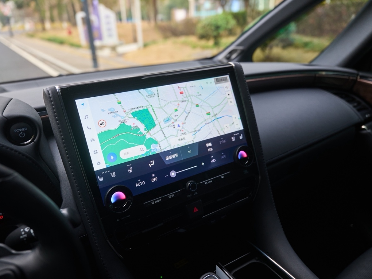 Toyota Alphard 2024 car image #16