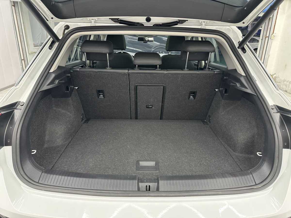 Volkswagen T-Roc 2022 car image #16