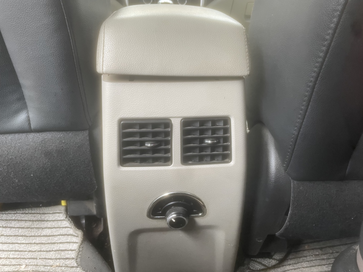 Forthing S500 2016 #16 Forthing S500 2016 car image #16