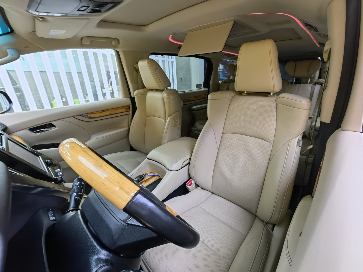 Toyota Alphard 2018 car image #16
