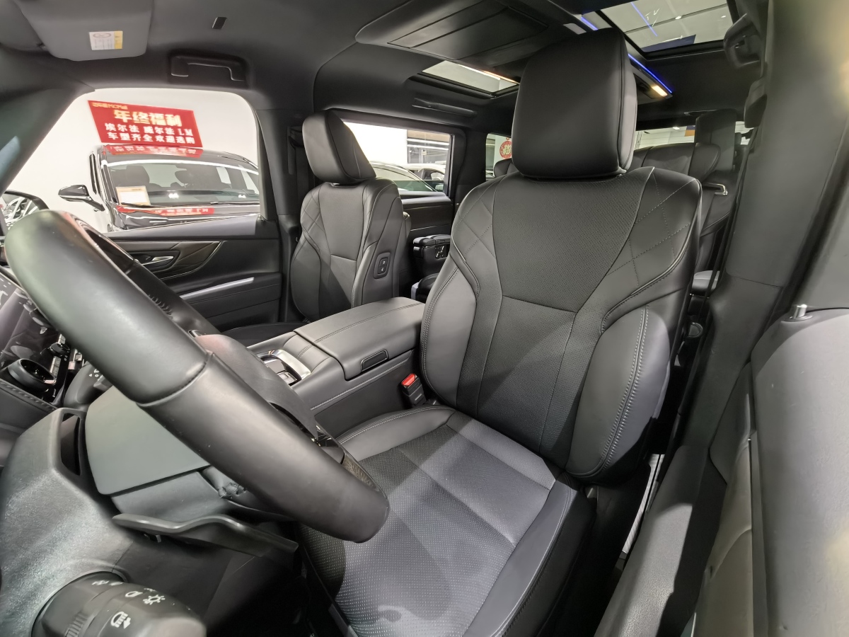Toyota Vellfire 2025 car image #16