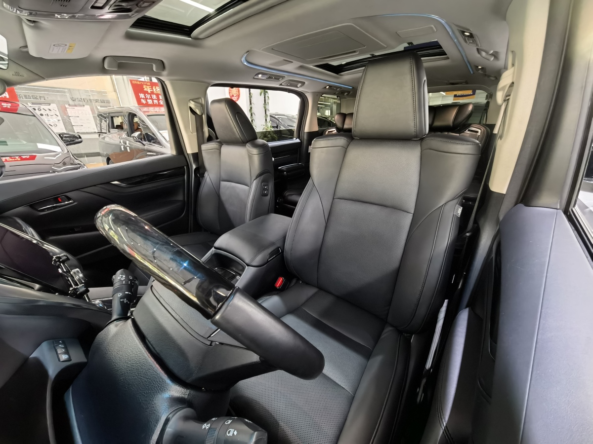 Toyota Alphard 2024 immagine di auto #16