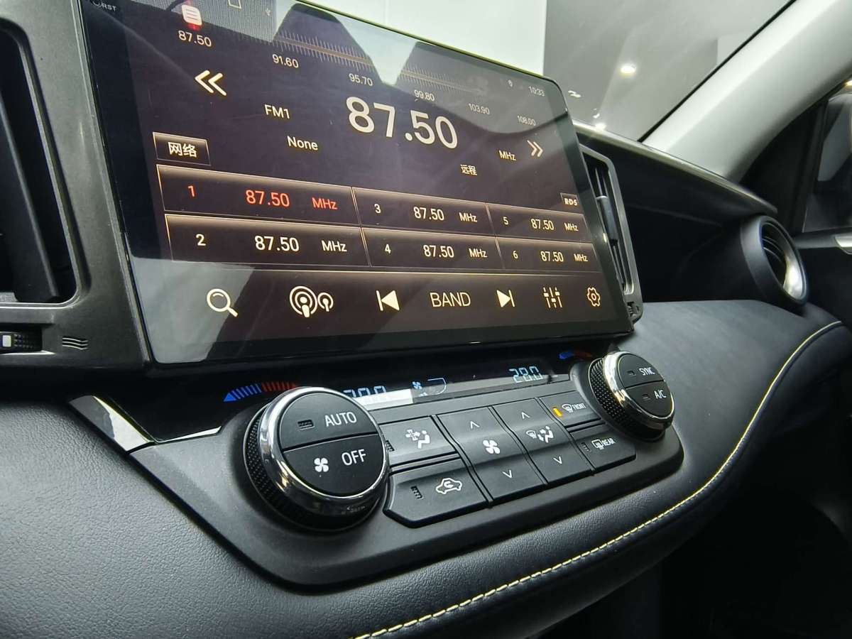 Toyota RAV4 2019 car image #16