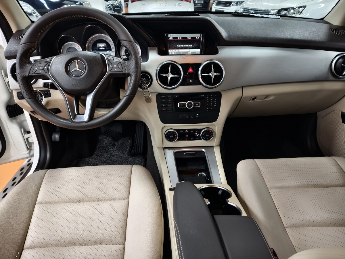 Mercedes-Benz GLK Class 2016 car image #16