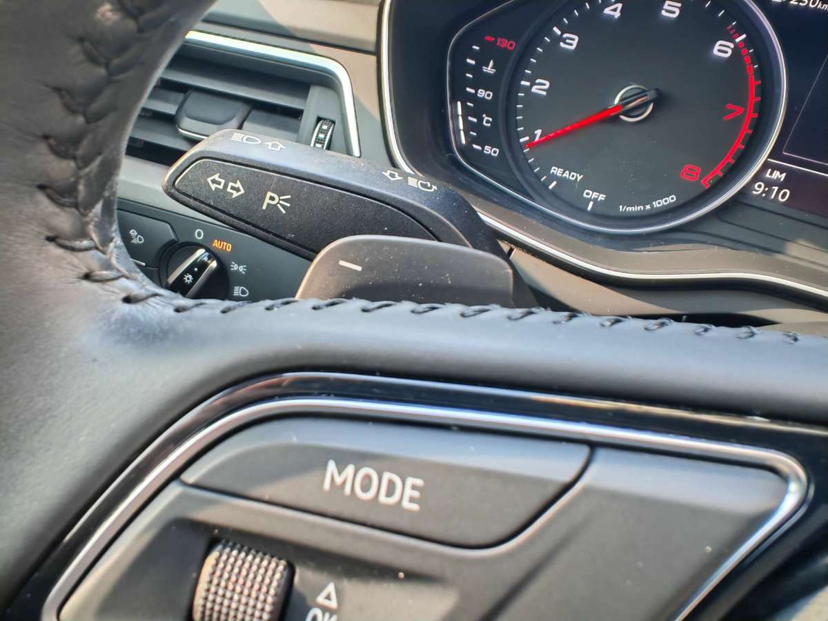 Audi A4L 2018 car image #16
