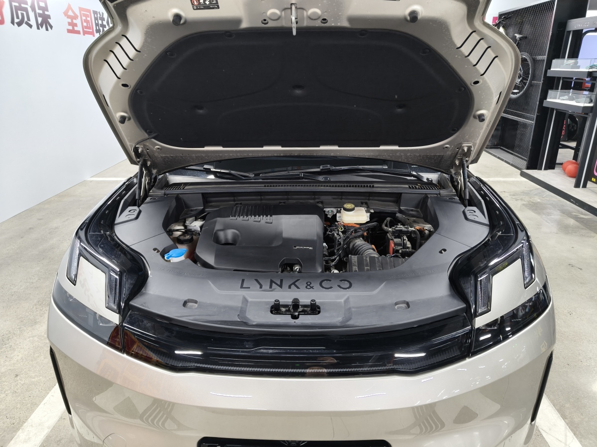 Lynk & Co 08 EM-P 2024 car image #16