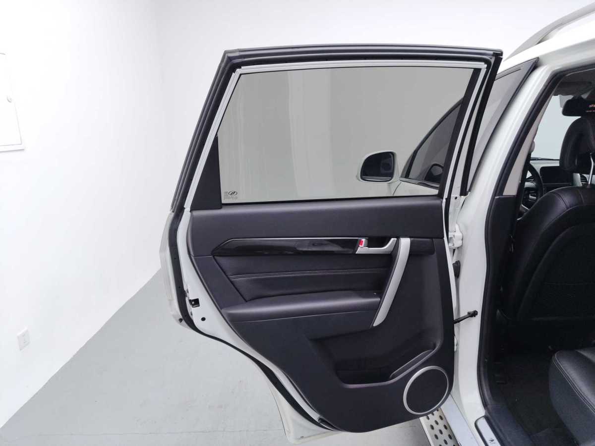 Chevrolet Captiva 2016 car image #16