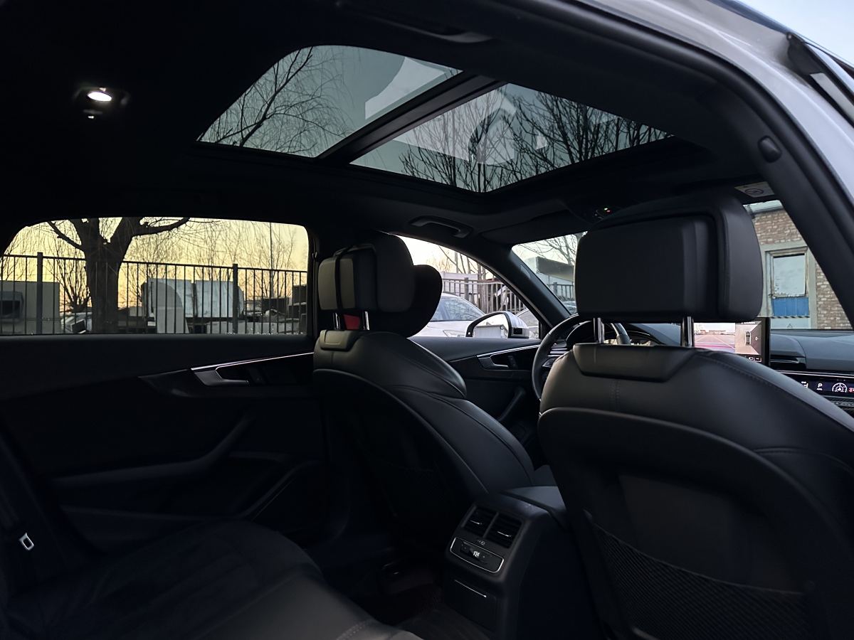 Audi A4L 2022 car image #16