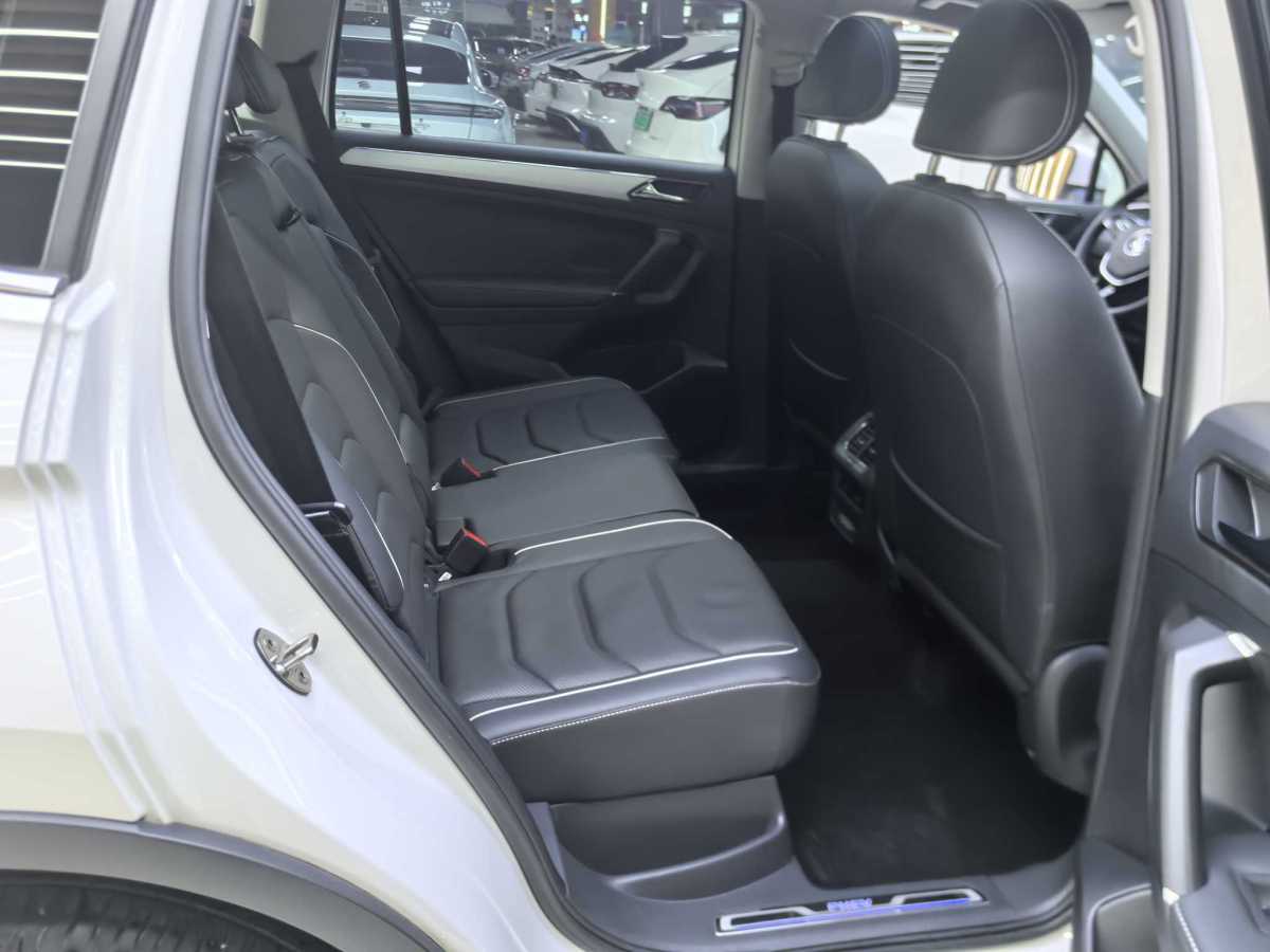 Volkswagen Tiguan L New Energy 2020 изображение автомобиля #16