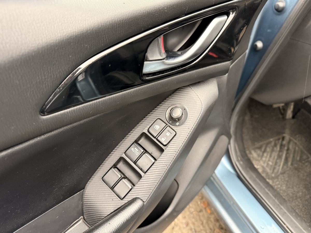 Mazda 2016 car image #16