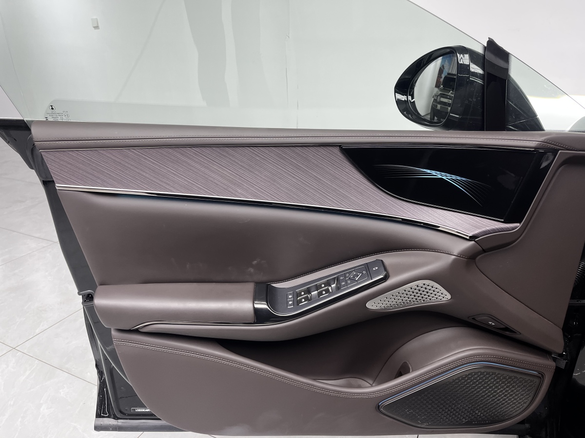 Denza Z9 2024 car image #16