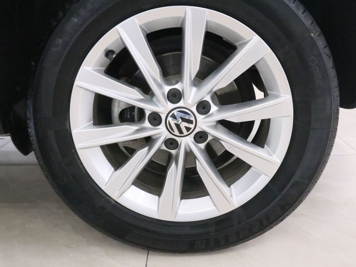 Volkswagen Tiguan 2018 immagine di auto #16