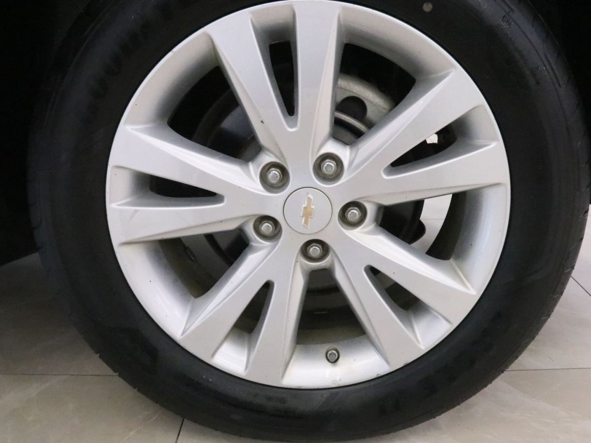 Chevrolet Captiva 2016 car image #16