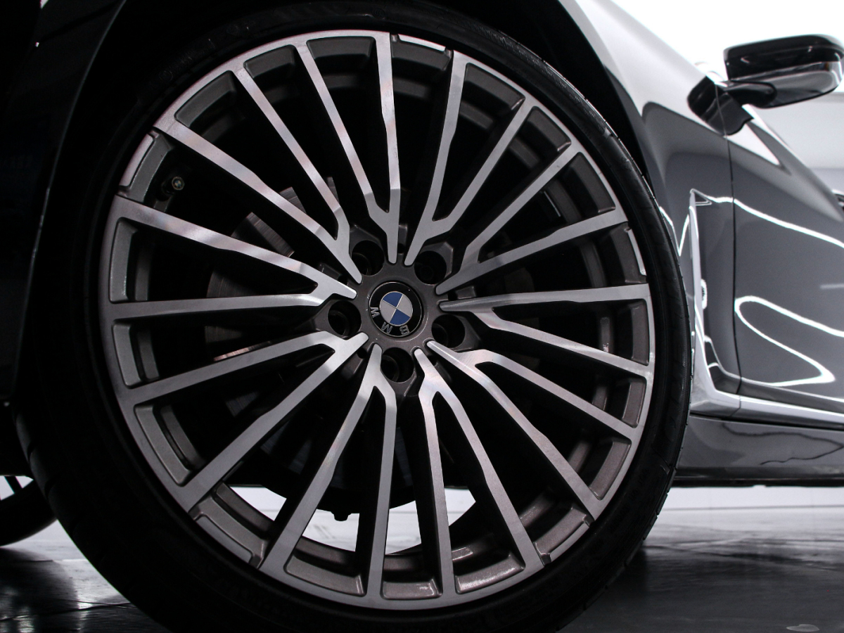 BMW 7 Series 2021 car image #16