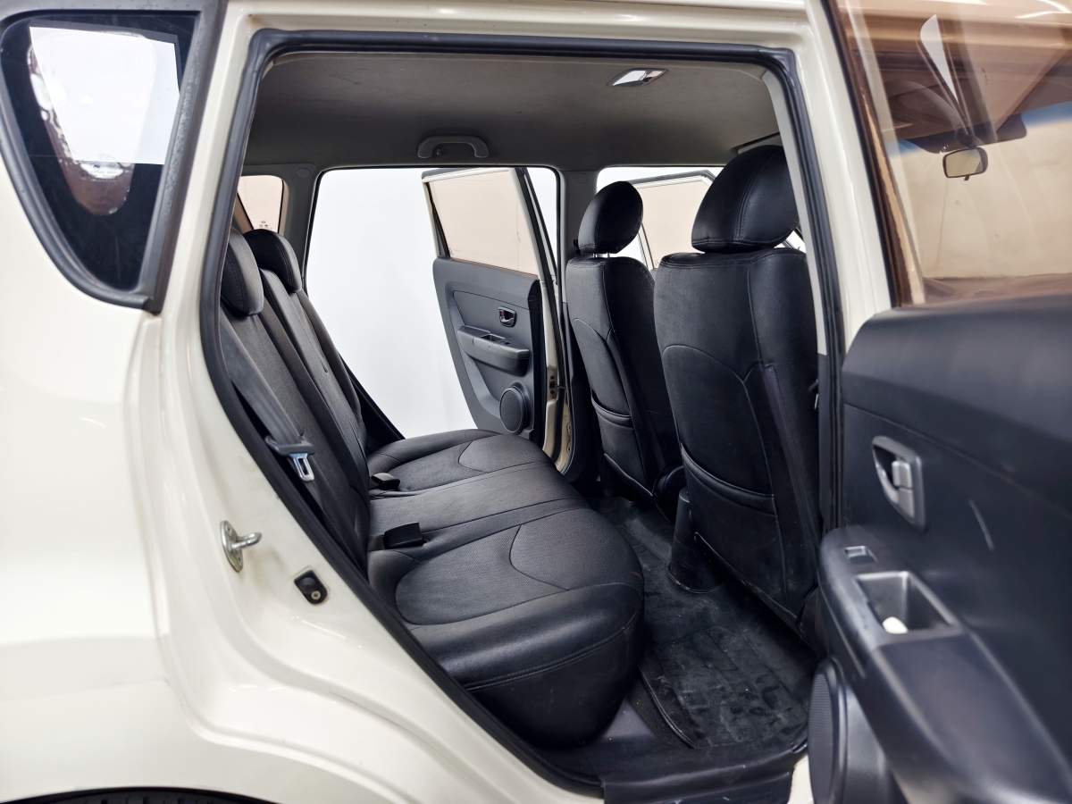 起亚 秀尔 2013 汽车图片 #16